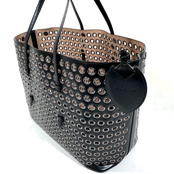 Alaïa black leather galvanised silver eyelets tote bag - Image 3