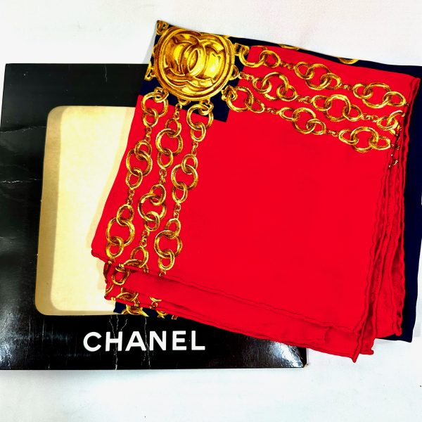 Chanel 90 röd/blå siden scarf med cc logo och kedjedesign - Bild 7