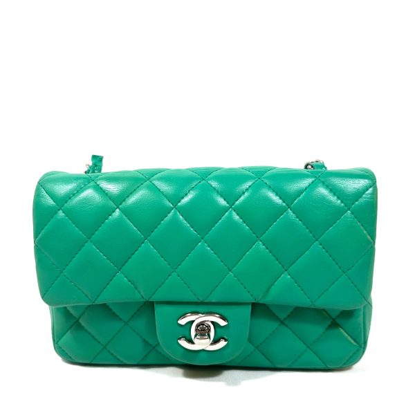 Chanel klassisk mini rektangulär single flap väska i grönt kviltat lammskinn - Bild 2