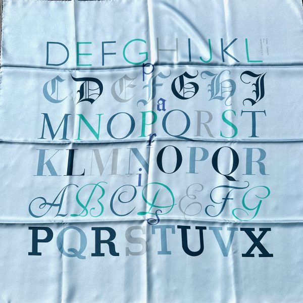 Hermès 90 ljusblå siden scarf 'alphabet' by a.m. cassandre