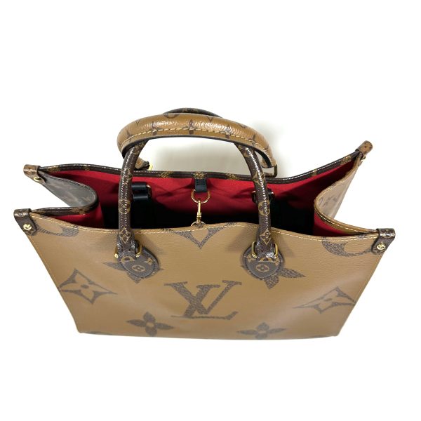 Louis vuitton onthego MM tote bag in giant monogram canvas - Image 6