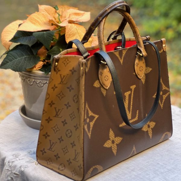 Louis vuitton onthego MM tote bag in giant monogram canvas - Image 13