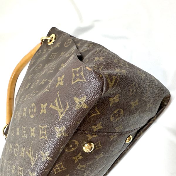 Louis Vuitton Artsy GM in Monogram Canvas - Image 9