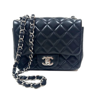 Chanel Mini Square Flap Bag i Svart Quiltat Nappa Läder